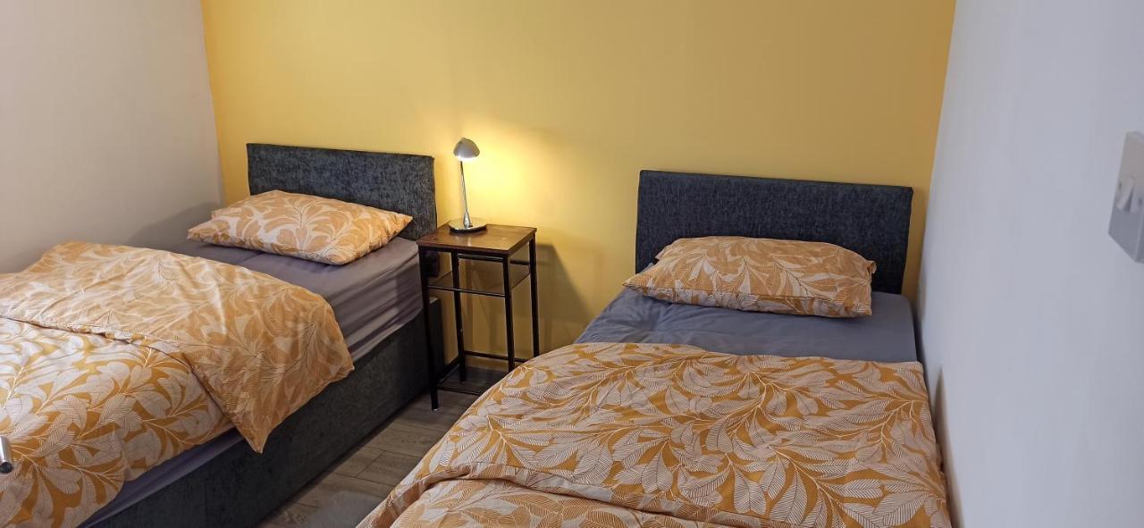 הוילה Broxtowe House -3 Bed House Parking נוטינגהאם מראה חיצוני תמונה